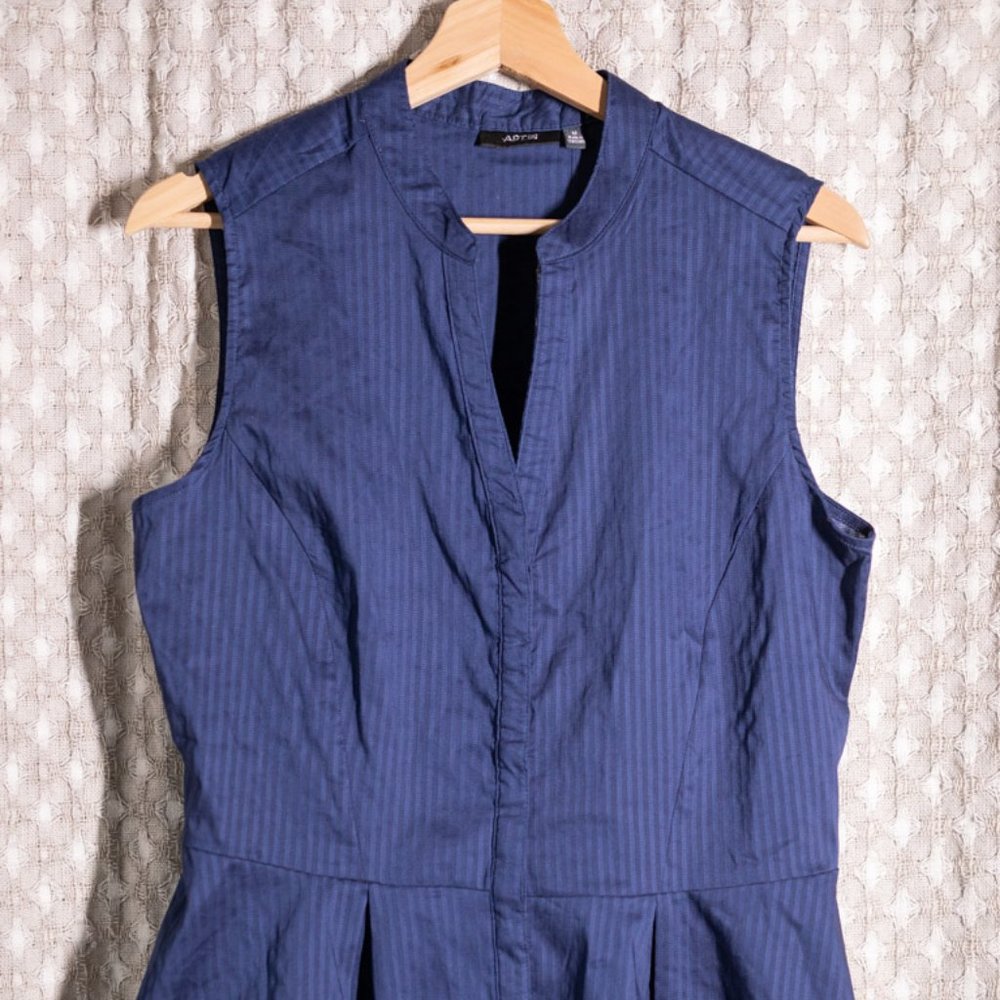 APT 9 by Sleevesless Office Casual Blue Pinstripe Blouse Size M, NEW WITH TAGS
